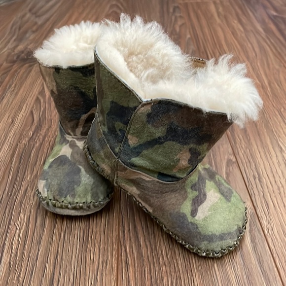 UGG Boots - Picture 3 of 5